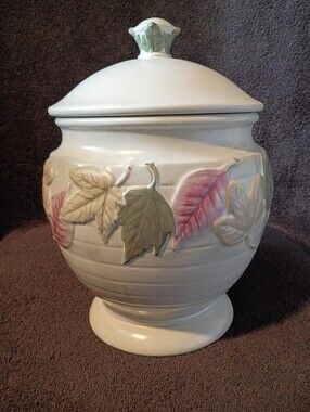 Beautiful Classic Woodland Cookie Jar